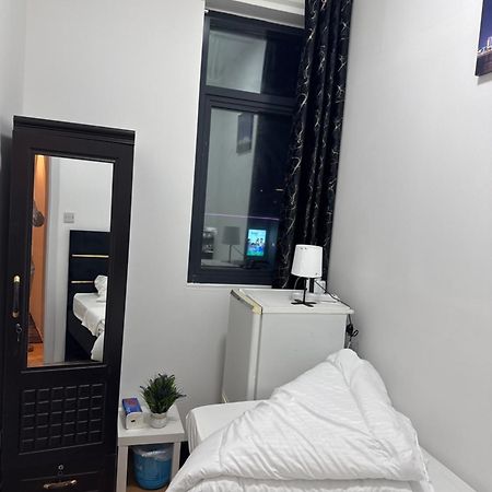 דובאי Four Stars Hostel מראה חיצוני תמונה