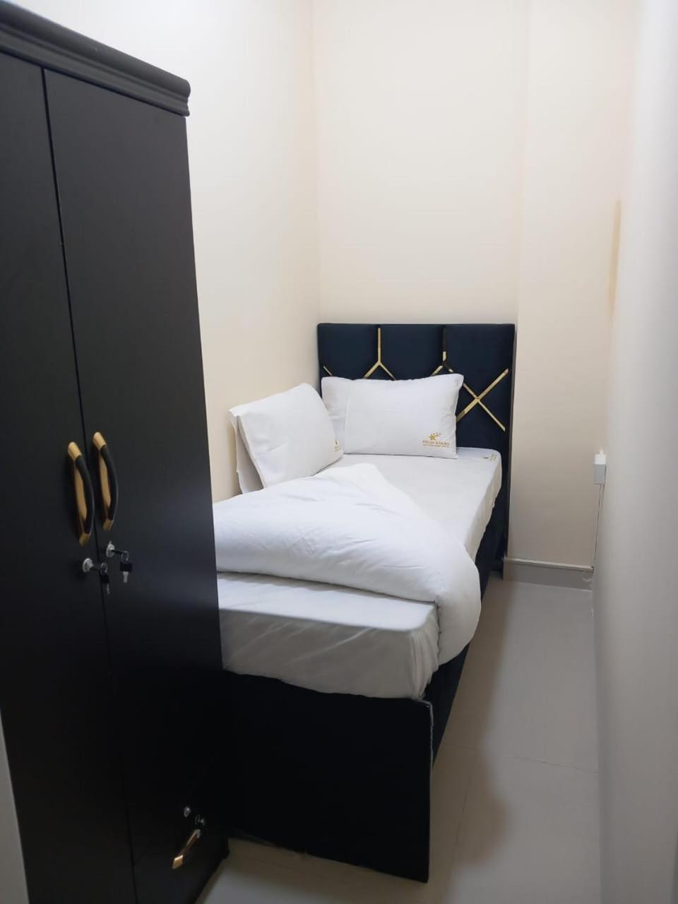 דובאי Four Stars Hostel מראה חיצוני תמונה