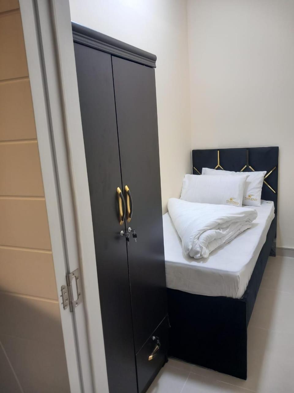 דובאי Four Stars Hostel מראה חיצוני תמונה