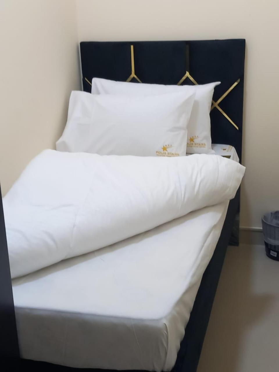 דובאי Four Stars Hostel מראה חיצוני תמונה