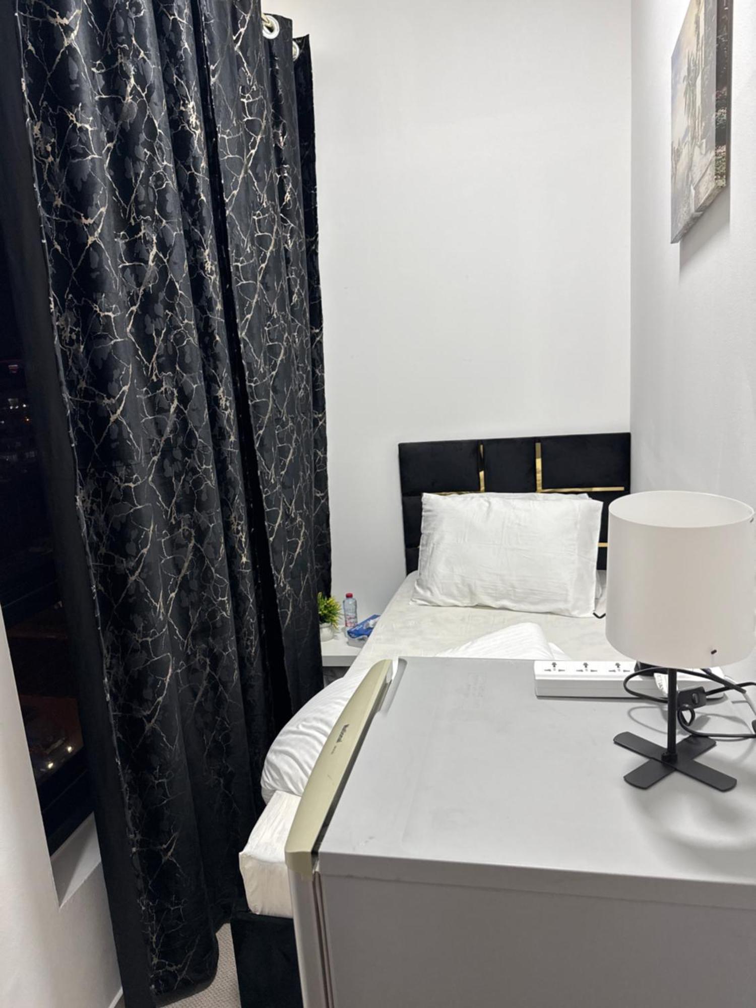 דובאי Four Stars Hostel מראה חיצוני תמונה